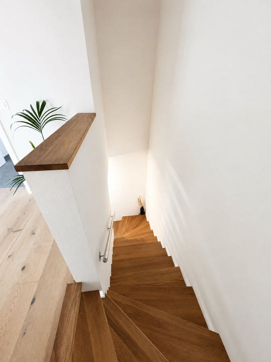 Elegante Holztreppe